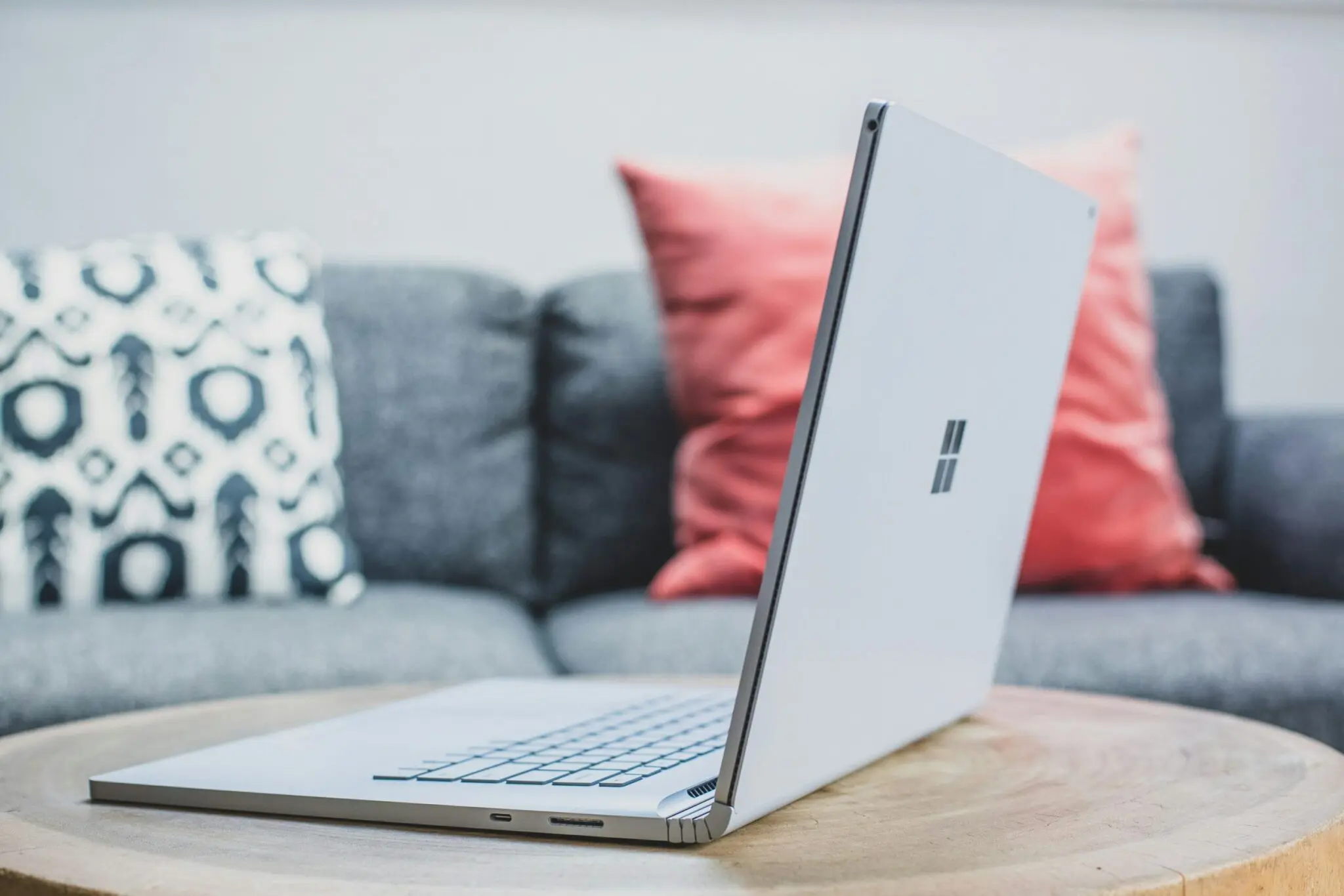 Microsoft Designer: Features & Tips to Try Now